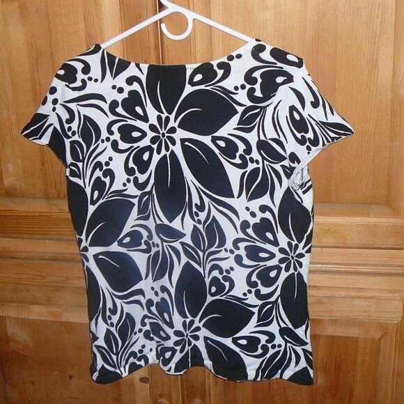Womans Large Black & White Floral Light Feel Knit Stretch Blouse by Requirements - Picture 3 of 3